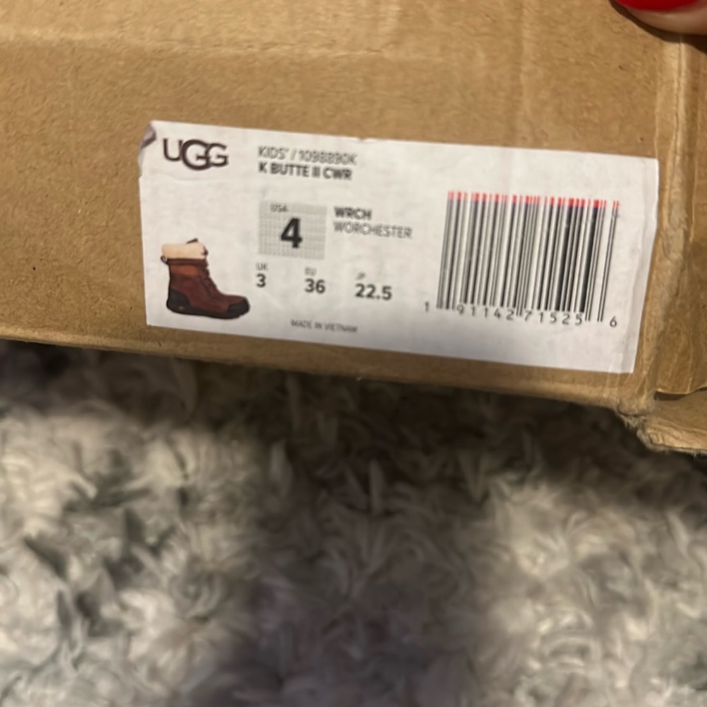 Brand new boys Ugg boots .. my son wore these once
